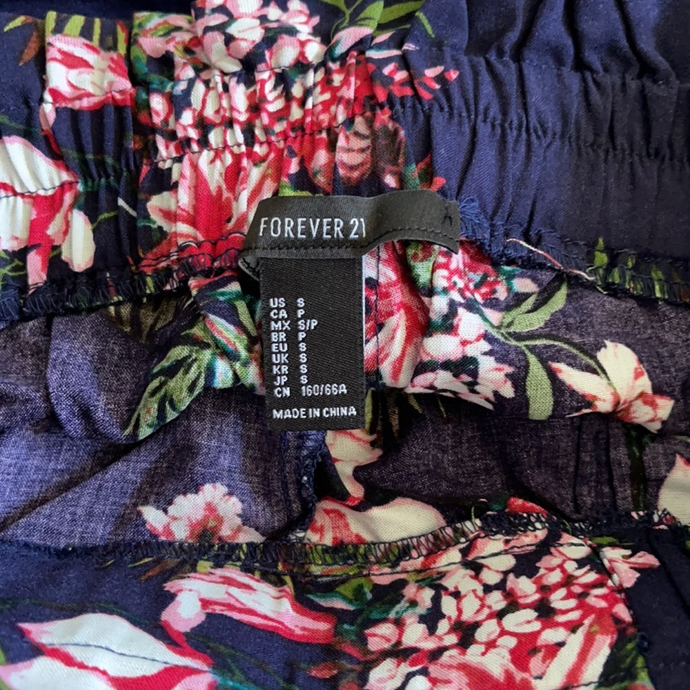 flowy shorts - Picture 3 of 3